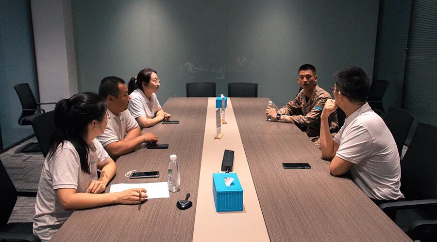 一身荣光、载誉归来！亚游集团储能热烈欢迎受阅预备役方队于凡同志归队