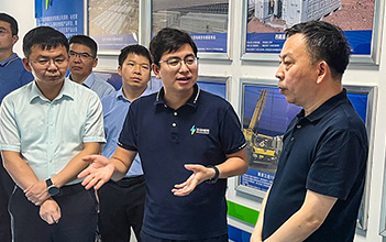江苏省镇江市新区管委会领导莅临亚游集团储能江苏工厂调研指导